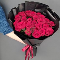 buket-iz-25-krasnykh-roz-tvoj-prints-17